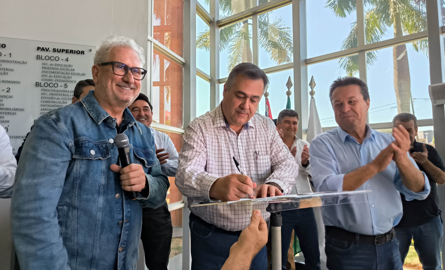 Expandindo acesso a atendimento especializado, secretário assina ordem de serviço do AME de Cianorte