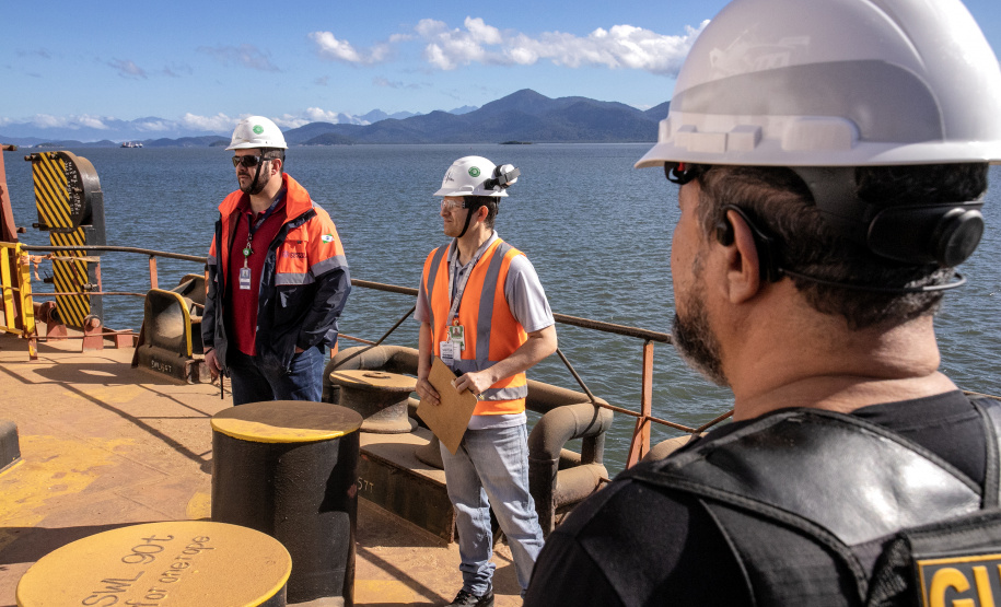 Portos do Paraná realiza simulado de resgate de trabalhador em mar