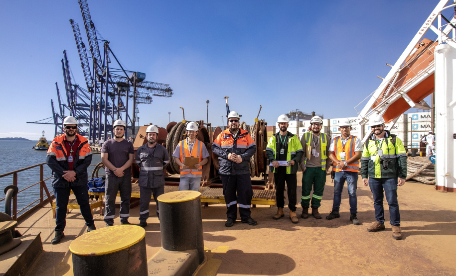 Portos do Paraná realiza simulado de resgate de trabalhador em mar