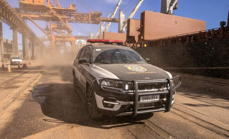 Portos do Paraná realiza simulado de resgate de trabalhador em mar