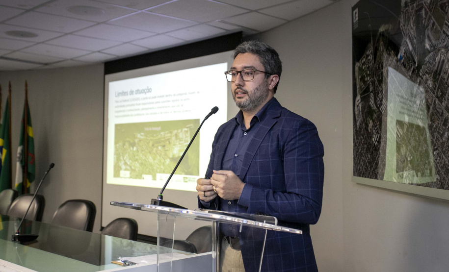 Deputados estaduais visitam o Porto de Paranaguá e homenageiam trabalhadores portuários