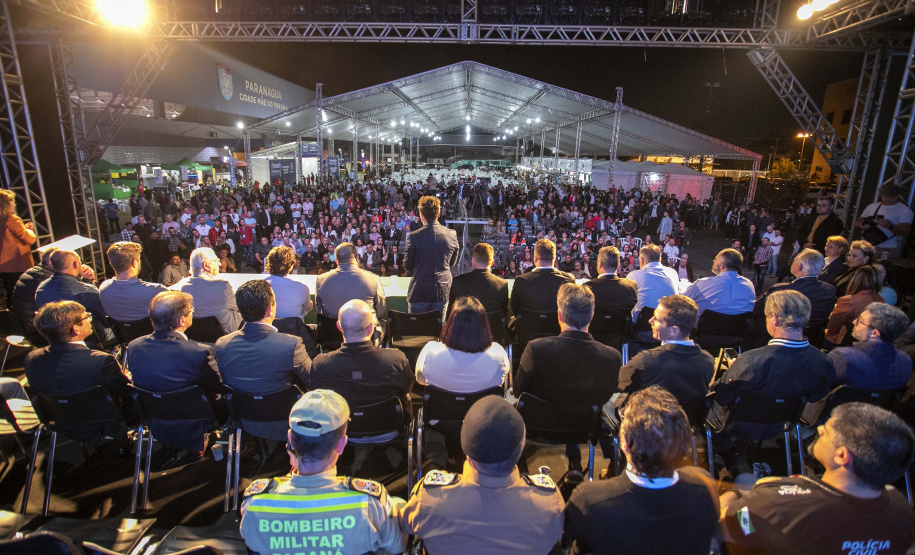 Deputados estaduais visitam o Porto de Paranaguá e homenageiam trabalhadores portuários