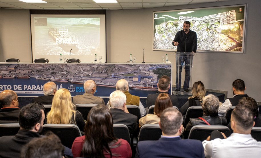 Visita técnica ao Porto de Paranaguá marca abertura do Sul Export
