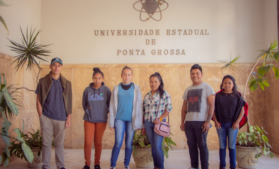 Calouros indígenas da UEPG fazem atividade para conhecer a instituição