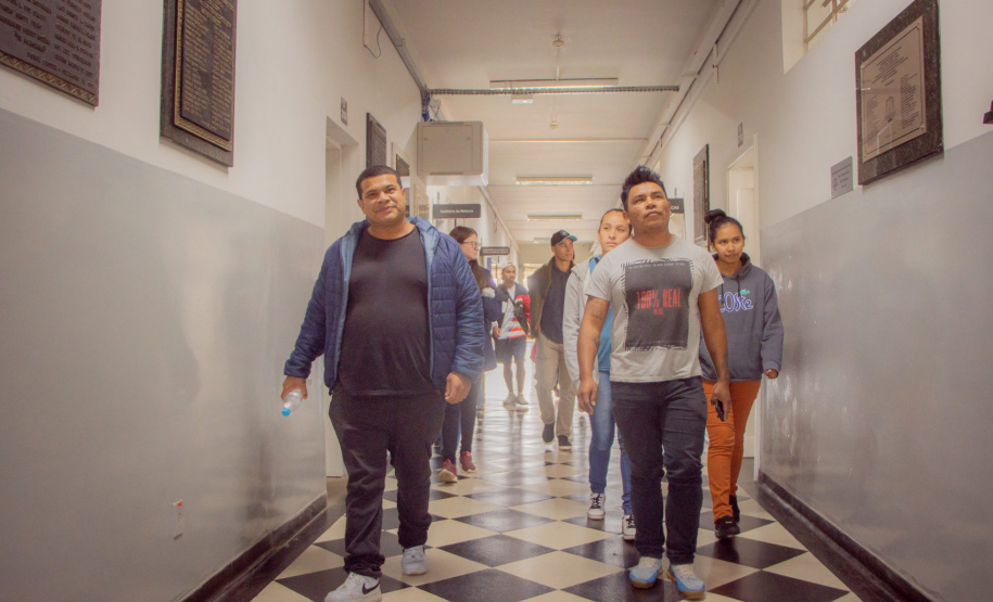 Calouros indígenas da UEPG fazem atividade para conhecer a instituição