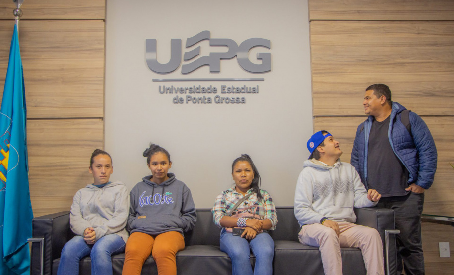 Calouros indígenas da UEPG fazem atividade para conhecer a instituição