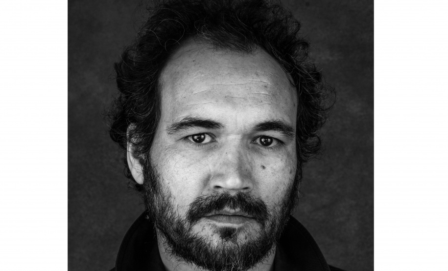 Biblioteca recebe bate-papo sobre poesia contemporânea