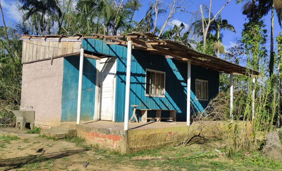 Defesa Civil distribui telhas para os municípios mais afetados pelo temporal