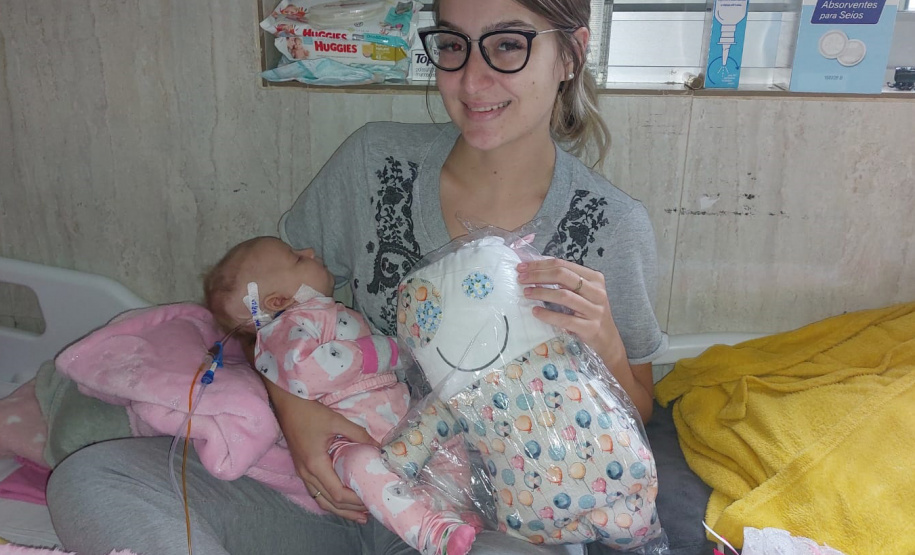 Em Cascavel, “Naninhas do bem” confeccionadas por custodiados ajudam no tratamento de crianças hospitalizadas