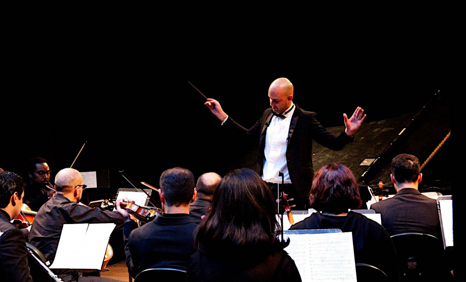 Compositor curitibano, Gabriel Hermes estreia sua segunda sinfonia com a Orquestra Novva de Curitiba