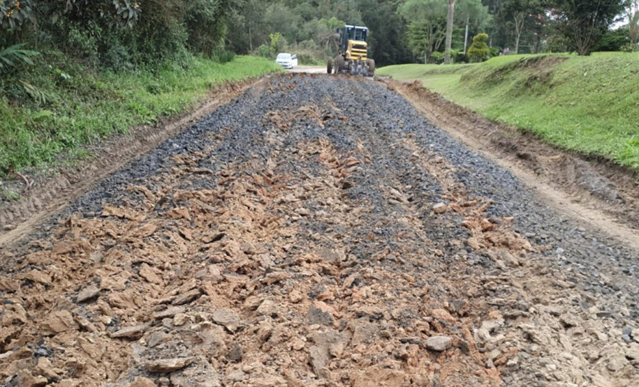 Contrato de R$ 16,8 mi para conservar estradas rurais de Mallet, Lapa e São Mateus do Sul
