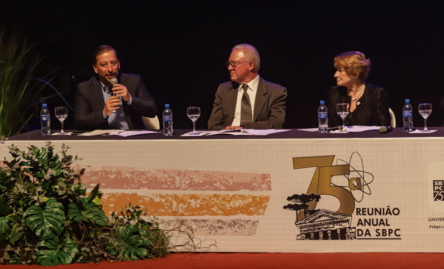 Curitiba, 23 de julho de 2023 - Abertura da 75ª Reunião Anual da SBPC - Sociedade Brasileira para o Progresso da Ciência, que aconteceu no Teatro Guaira, e contou com a presença da ministra de  Ciência, Tecnologia e Inovação, Luciana Santos.