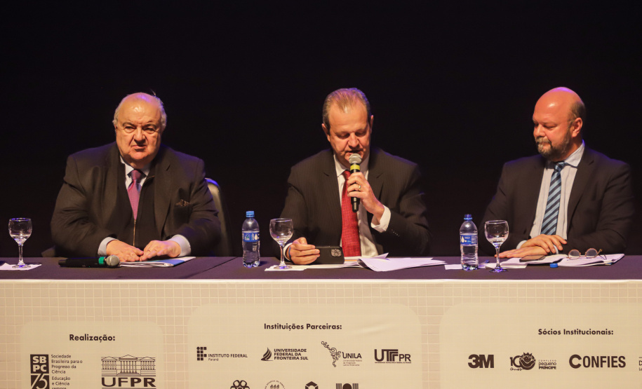 Curitiba, 23 de julho de 2023 - Abertura da 75ª Reunião Anual da SBPC - Sociedade Brasileira para o Progresso da Ciência, que aconteceu no Teatro Guaira, e contou com a presença da ministra de  Ciência, Tecnologia e Inovação, Luciana Santos.