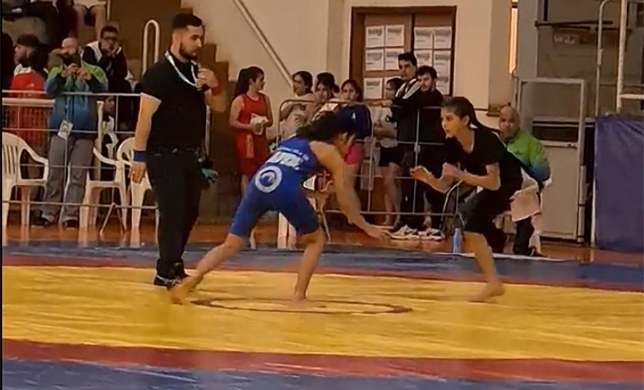 A atleta Eduarda Goes Guardiano, a Duda, de 12 anos, foi campeã dos Jogos Escolares do Paraná (JEPs), na modalidade Wrestling - categoria feminino até 39 kg, no último final de semana, em Maringá.