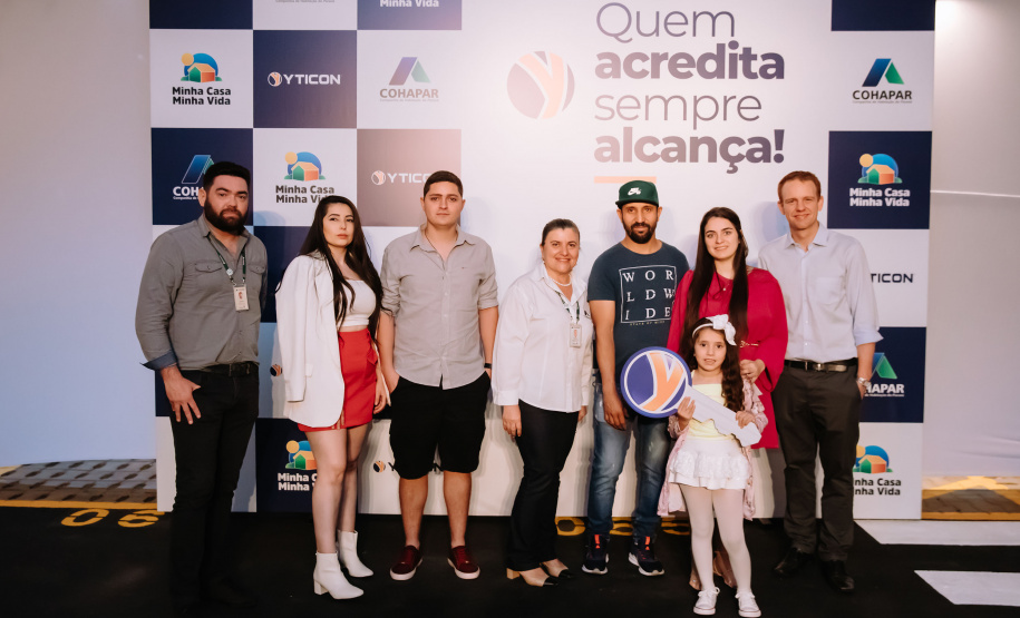 Com apoio do Estado, 21 famílias de Cambé conquistam o sonho da casa própria