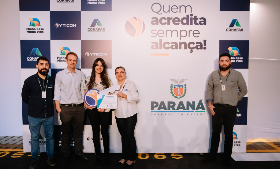 Com apoio do Estado, 21 famílias de Cambé conquistam o sonho da casa própria