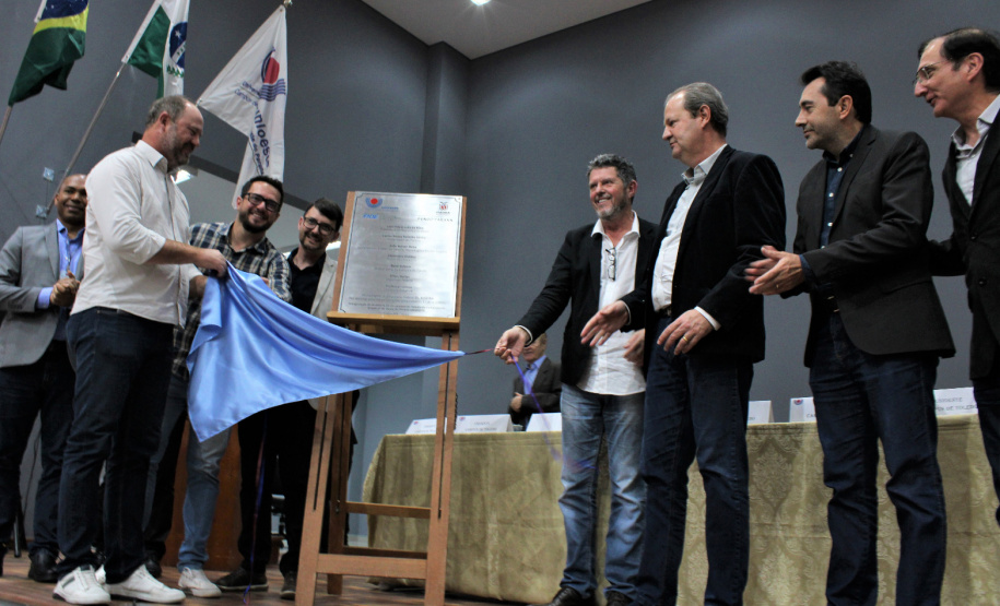 Governo inaugura espaços e repassa recursos para três campi da Unioeste