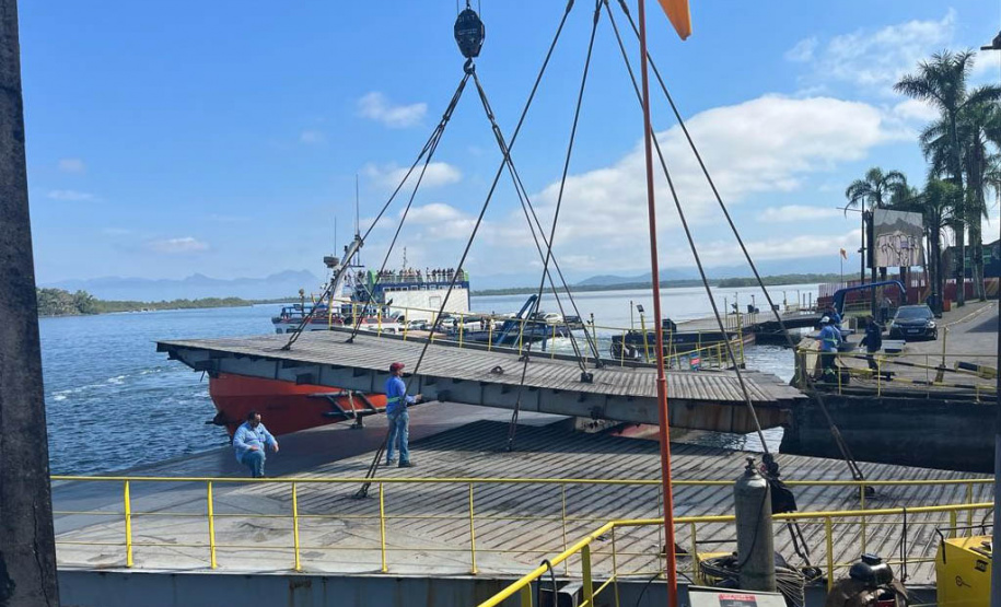 Substituição de ponte flutuante na travessia do Ferry Boat de Guaratuba