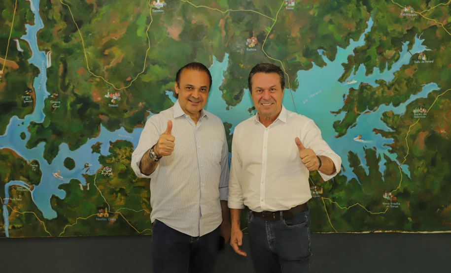 Os estados do Paraná e de São Paulo, por meio de seus secretários de Turismo, Marcio Nunes e Roberto Lucena, assinaram nesta quarta-feira (26/7) protocolo de Intenções para o fomento e promoção da Área Especial de Interesse Turístico Angra Doce, no conjunto formado pelo reservatório da Usina Hidrelétrica de Chavantes e seu entorno, abrangendo os municípios de Ribeirão Claro, Carlópolis, Siqueira Campos, Jacarezinho e Salto do Itararé (PR) e de Chavantes, Ourinhos, Canitar, Ipaussu, Timburi, Piraju, Fartura,