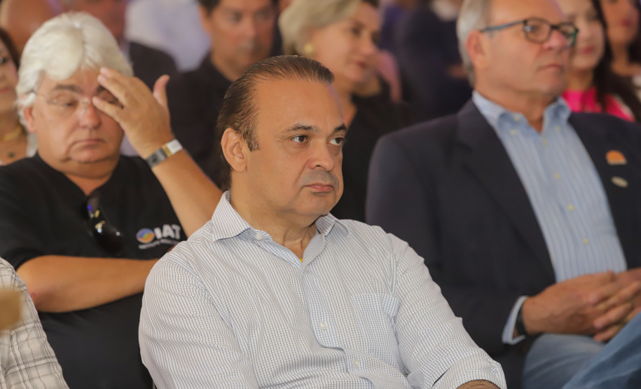 Os estados do Paraná e de São Paulo, por meio de seus secretários de Turismo, Marcio Nunes e Roberto Lucena, assinaram nesta quarta-feira (26/7) protocolo de Intenções para o fomento e promoção da Área Especial de Interesse Turístico Angra Doce, no conjunto formado pelo reservatório da Usina Hidrelétrica de Chavantes e seu entorno, abrangendo os municípios de Ribeirão Claro, Carlópolis, Siqueira Campos, Jacarezinho e Salto do Itararé (PR) e de Chavantes, Ourinhos, Canitar, Ipaussu, Timburi, Piraju, Fartura,