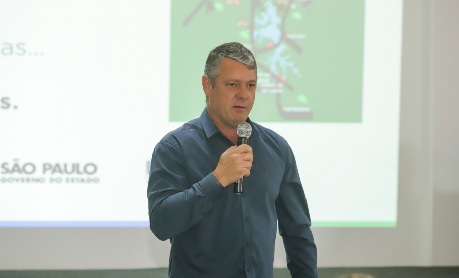 Os estados do Paraná e de São Paulo, por meio de seus secretários de Turismo, Marcio Nunes e Roberto Lucena, assinaram nesta quarta-feira (26/7) protocolo de Intenções para o fomento e promoção da Área Especial de Interesse Turístico Angra Doce, no conjunto formado pelo reservatório da Usina Hidrelétrica de Chavantes e seu entorno, abrangendo os municípios de Ribeirão Claro, Carlópolis, Siqueira Campos, Jacarezinho e Salto do Itararé (PR) e de Chavantes, Ourinhos, Canitar, Ipaussu, Timburi, Piraju, Fartura,