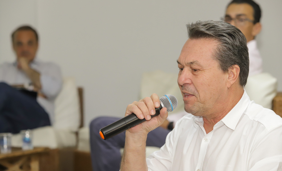 Os estados do Paraná e de São Paulo, por meio de seus secretários de Turismo, Marcio Nunes e Roberto Lucena, assinaram nesta quarta-feira (26/7) protocolo de Intenções para o fomento e promoção da Área Especial de Interesse Turístico Angra Doce, no conjunto formado pelo reservatório da Usina Hidrelétrica de Chavantes e seu entorno, abrangendo os municípios de Ribeirão Claro, Carlópolis, Siqueira Campos, Jacarezinho e Salto do Itararé (PR) e de Chavantes, Ourinhos, Canitar, Ipaussu, Timburi, Piraju, Fartura,