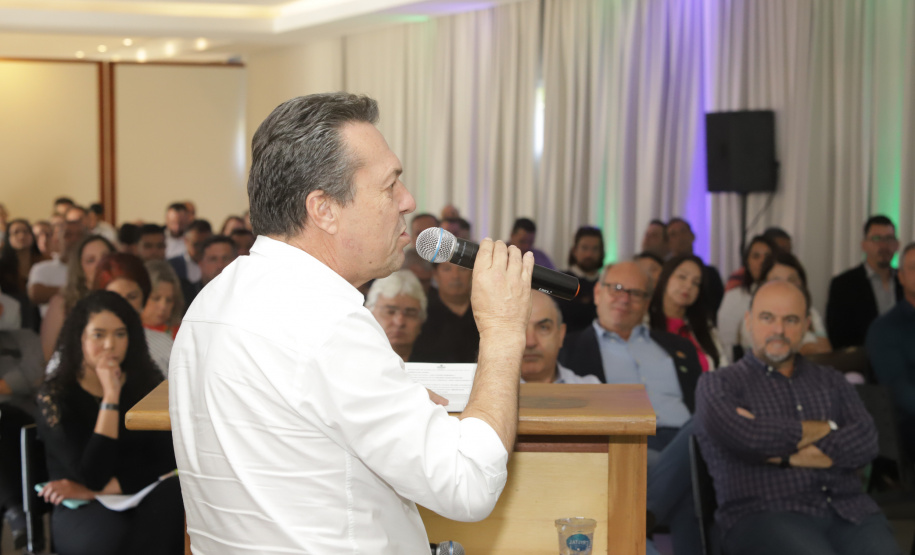 Os estados do Paraná e de São Paulo, por meio de seus secretários de Turismo, Marcio Nunes e Roberto Lucena, assinaram nesta quarta-feira (26/7) protocolo de Intenções para o fomento e promoção da Área Especial de Interesse Turístico Angra Doce, no conjunto formado pelo reservatório da Usina Hidrelétrica de Chavantes e seu entorno, abrangendo os municípios de Ribeirão Claro, Carlópolis, Siqueira Campos, Jacarezinho e Salto do Itararé (PR) e de Chavantes, Ourinhos, Canitar, Ipaussu, Timburi, Piraju, Fartura,