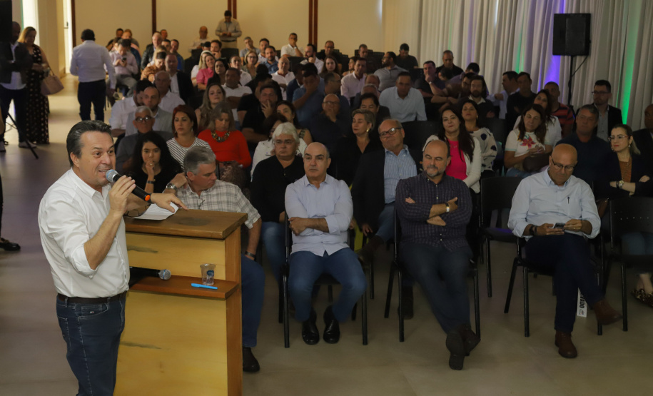 Os estados do Paraná e de São Paulo, por meio de seus secretários de Turismo, Marcio Nunes e Roberto Lucena, assinaram nesta quarta-feira (26/7) protocolo de Intenções para o fomento e promoção da Área Especial de Interesse Turístico Angra Doce, no conjunto formado pelo reservatório da Usina Hidrelétrica de Chavantes e seu entorno, abrangendo os municípios de Ribeirão Claro, Carlópolis, Siqueira Campos, Jacarezinho e Salto do Itararé (PR) e de Chavantes, Ourinhos, Canitar, Ipaussu, Timburi, Piraju, Fartura,