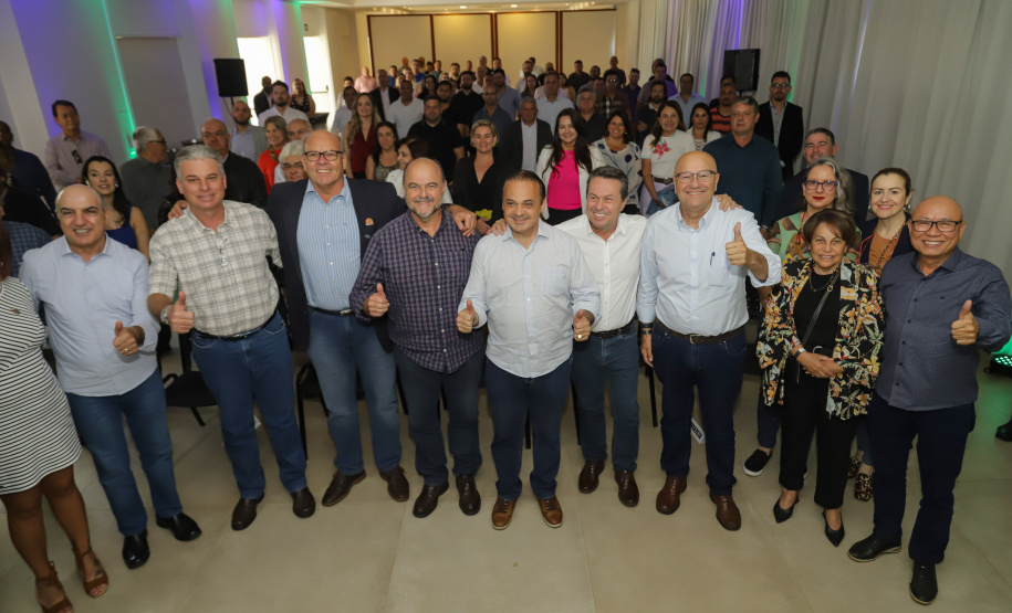 Os estados do Paraná e de São Paulo, por meio de seus secretários de Turismo, Marcio Nunes e Roberto Lucena, assinaram nesta quarta-feira (26/7) protocolo de Intenções para o fomento e promoção da Área Especial de Interesse Turístico Angra Doce, no conjunto formado pelo reservatório da Usina Hidrelétrica de Chavantes e seu entorno, abrangendo os municípios de Ribeirão Claro, Carlópolis, Siqueira Campos, Jacarezinho e Salto do Itararé (PR) e de Chavantes, Ourinhos, Canitar, Ipaussu, Timburi, Piraju, Fartura,