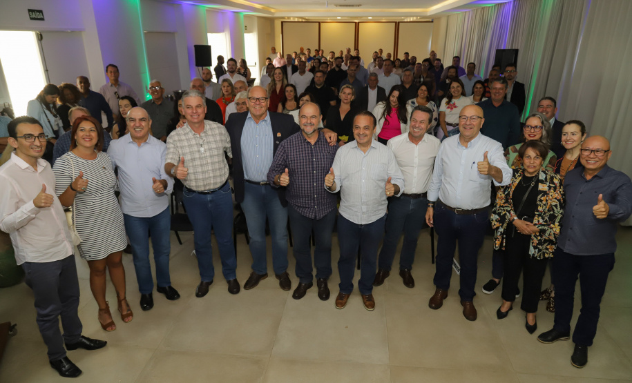 Os estados do Paraná e de São Paulo, por meio de seus secretários de Turismo, Marcio Nunes e Roberto Lucena, assinaram nesta quarta-feira (26/7) protocolo de Intenções para o fomento e promoção da Área Especial de Interesse Turístico Angra Doce, no conjunto formado pelo reservatório da Usina Hidrelétrica de Chavantes e seu entorno, abrangendo os municípios de Ribeirão Claro, Carlópolis, Siqueira Campos, Jacarezinho e Salto do Itararé (PR) e de Chavantes, Ourinhos, Canitar, Ipaussu, Timburi, Piraju, Fartura,