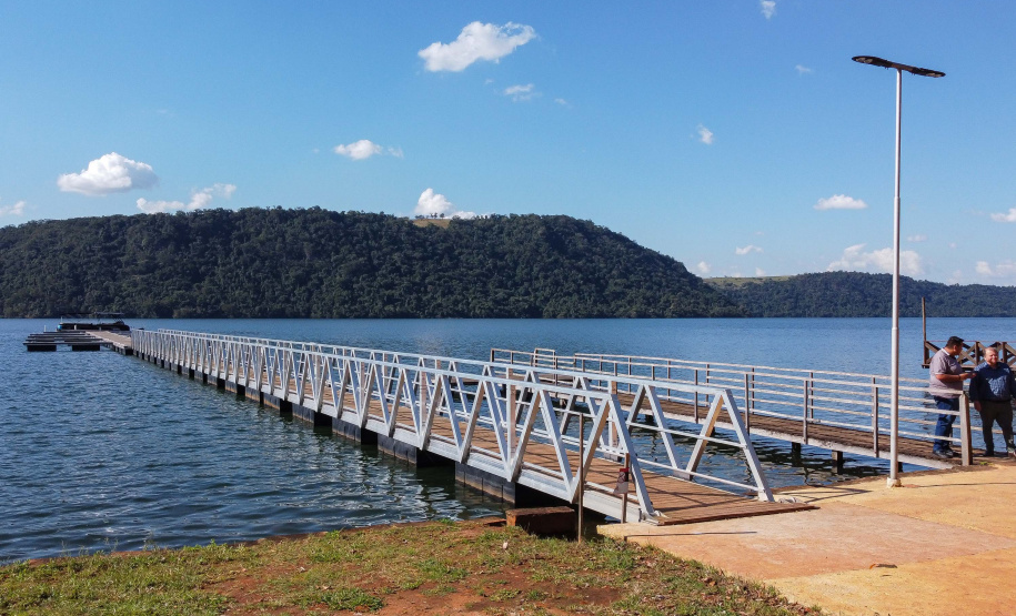 Ribeirão Claro, 26 de julho de 2023 - Com a presença dos secretários de Turismo do Paraná, Márcio Nunes, e de São Paulo, Roberto Lucena, aconteceu no Resort Tayayá, a assinatura do Protocolo de Intenções para o fomento integrado do turismo na região denominada Angra Doce.