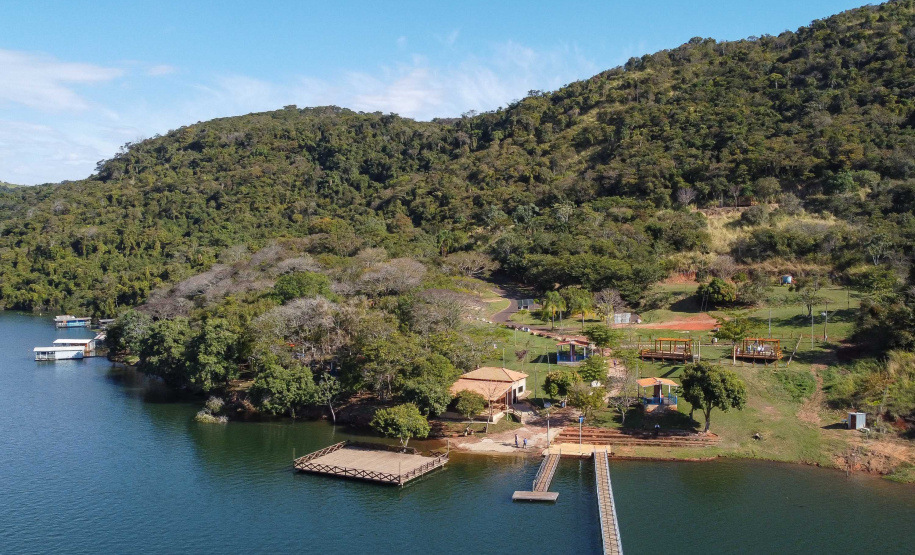 Ribeirão Claro, 26 de julho de 2023 - Com a presença dos secretários de Turismo do Paraná, Márcio Nunes, e de São Paulo, Roberto Lucena, aconteceu no Resort Tayayá, a assinatura do Protocolo de Intenções para o fomento integrado do turismo na região denominada Angra Doce.