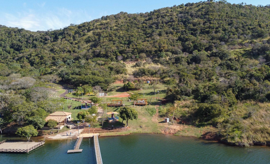 Ribeirão Claro, 26 de julho de 2023 - Com a presença dos secretários de Turismo do Paraná, Márcio Nunes, e de São Paulo, Roberto Lucena, aconteceu no Resort Tayayá, a assinatura do Protocolo de Intenções para o fomento integrado do turismo na região denominada Angra Doce.