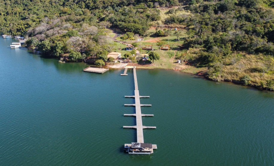 Ribeirão Claro, 26 de julho de 2023 - Com a presença dos secretários de Turismo do Paraná, Márcio Nunes, e de São Paulo, Roberto Lucena, aconteceu no Resort Tayayá, a assinatura do Protocolo de Intenções para o fomento integrado do turismo na região denominada Angra Doce.