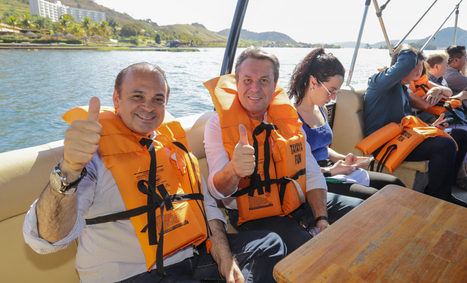 Ribeirão Claro, 26 de julho de 2023 - Com a presença dos secretários de Turismo do Paraná, Márcio Nunes, e de São Paulo, Roberto Lucena, aconteceu no Resort Tayayá, a assinatura do Protocolo de Intenções para o fomento integrado do turismo na região denominada Angra Doce.