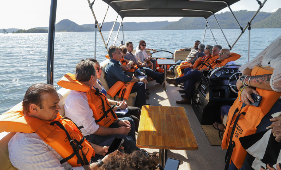 Ribeirão Claro, 26 de julho de 2023 - Com a presença dos secretários de Turismo do Paraná, Márcio Nunes, e de São Paulo, Roberto Lucena, aconteceu no Resort Tayayá, a assinatura do Protocolo de Intenções para o fomento integrado do turismo na região denominada Angra Doce.