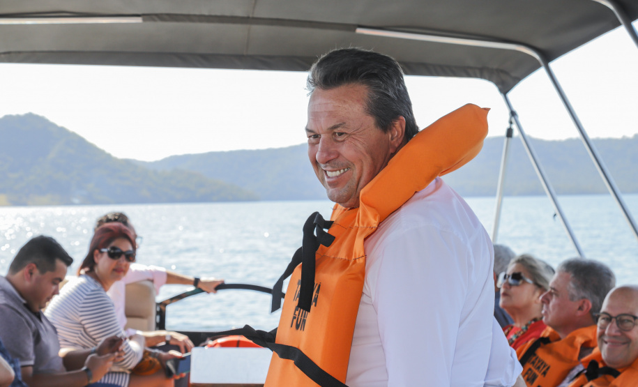 Ribeirão Claro, 26 de julho de 2023 - Com a presença dos secretários de Turismo do Paraná, Márcio Nunes, e de São Paulo, Roberto Lucena, aconteceu no Resort Tayayá, a assinatura do Protocolo de Intenções para o fomento integrado do turismo na região denominada Angra Doce.