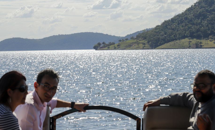Ribeirão Claro, 26 de julho de 2023 - Com a presença dos secretários de Turismo do Paraná, Márcio Nunes, e de São Paulo, Roberto Lucena, aconteceu no Resort Tayayá, a assinatura do Protocolo de Intenções para o fomento integrado do turismo na região denominada Angra Doce.