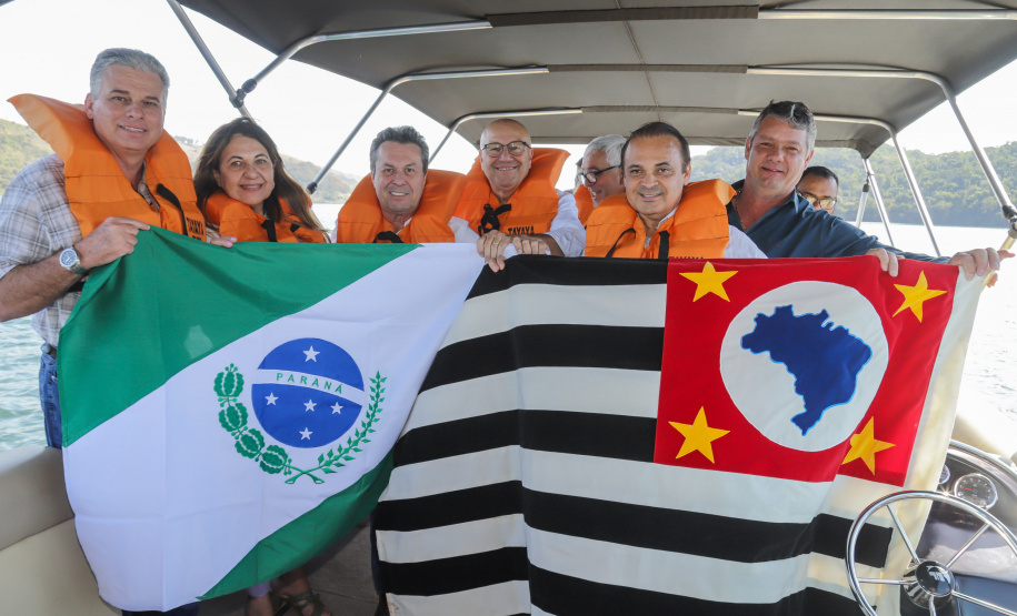 Ribeirão Claro, 26 de julho de 2023 - Com a presença dos secretários de Turismo do Paraná, Márcio Nunes, e de São Paulo, Roberto Lucena, aconteceu no Resort Tayayá, a assinatura do Protocolo de Intenções para o fomento integrado do turismo na região denominada Angra Doce.