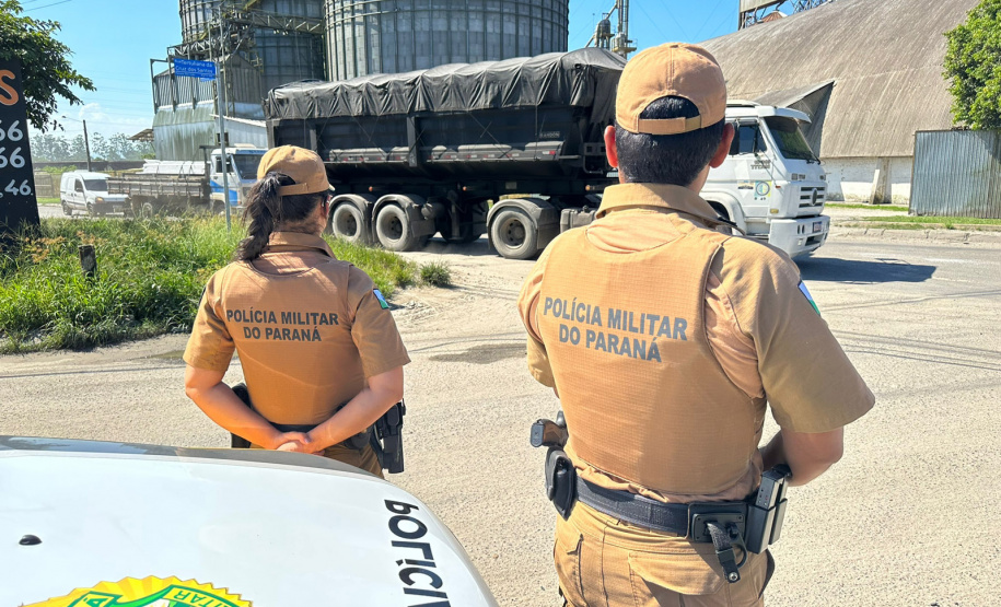 Polícia Militar apreende mais de 10 toneladas de fertilizantes furtados, em Paranaguá