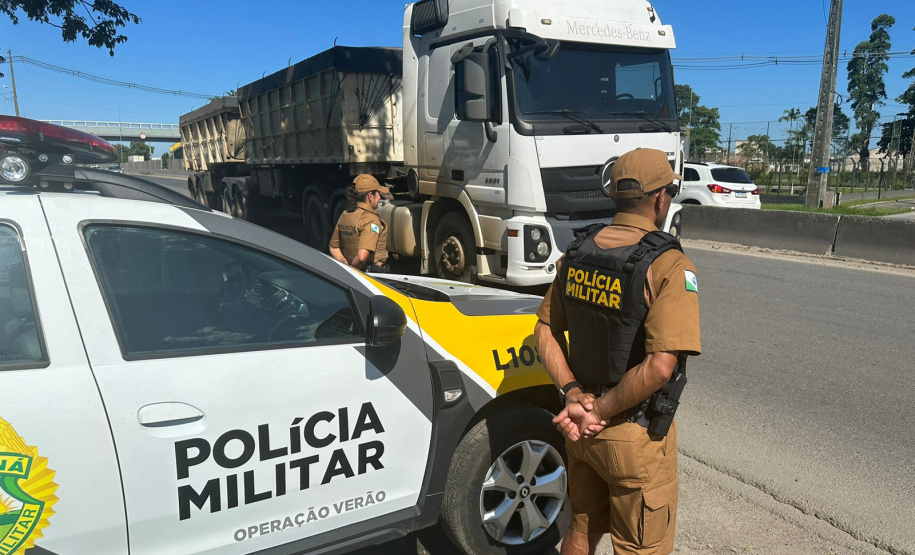 Polícia Militar apreende mais de 10 toneladas de fertilizantes furtados, em Paranaguá