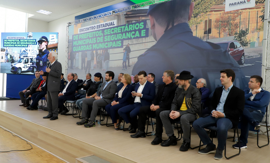 Governador em exercício Darci Piana participa do Encontro Estadual de Prefeitos, Secretários Municipais de Segurança e Guardas Municipais  -