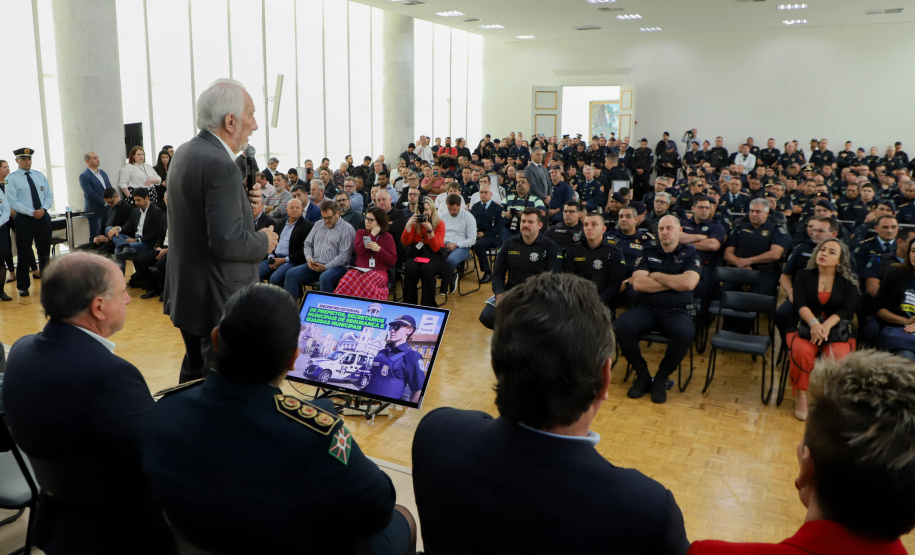 Governador em exercício Darci Piana participa do Encontro Estadual de Prefeitos, Secretários Municipais de Segurança e Guardas Municipais  -