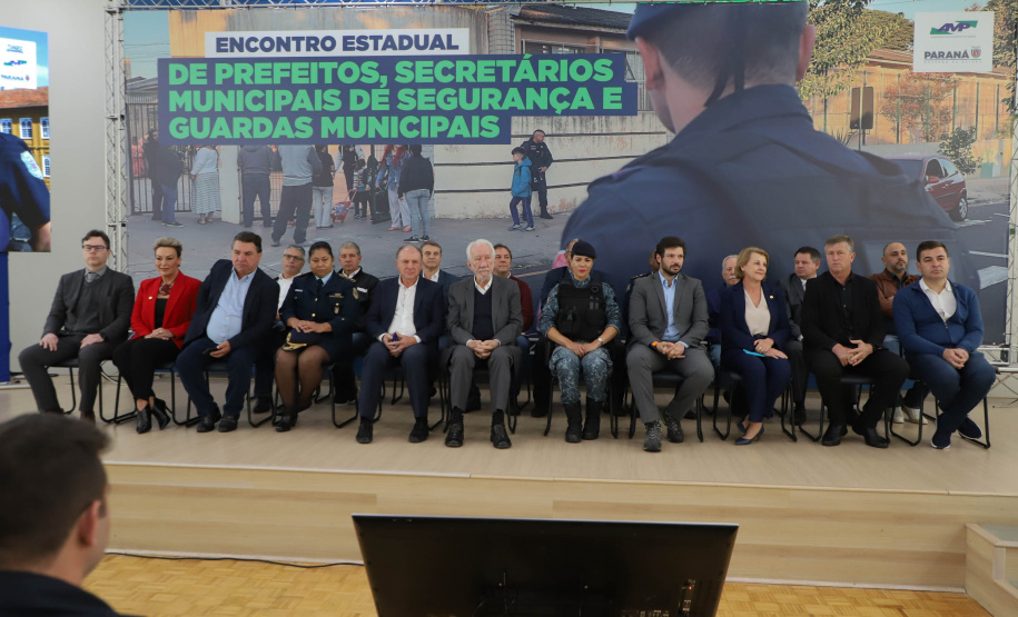 Governador em exercício Darci Piana participa do Encontro Estadual de Prefeitos, Secretários Municipais de Segurança e Guardas Municipais  -