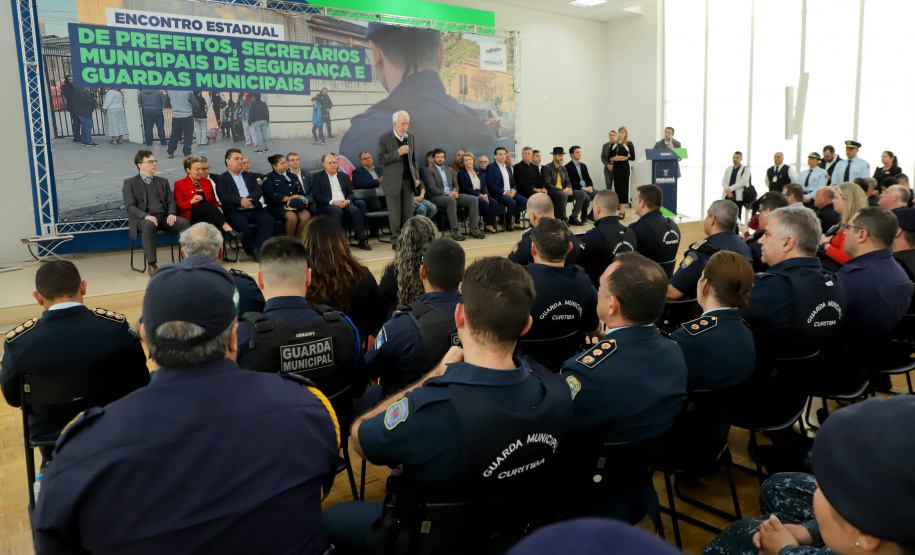 Governador em exercício Darci Piana participa do Encontro Estadual de Prefeitos, Secretários Municipais de Segurança e Guardas Municipais  -