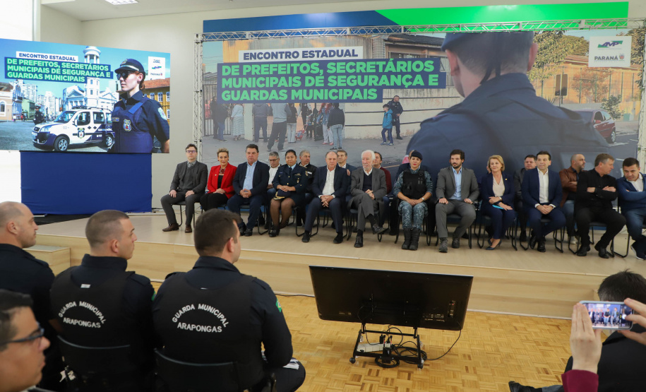 Governador em exercício Darci Piana participa do Encontro Estadual de Prefeitos, Secretários Municipais de Segurança e Guardas Municipais  -