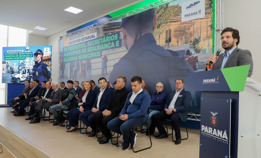 Governador em exercício Darci Piana participa do Encontro Estadual de Prefeitos, Secretários Municipais de Segurança e Guardas Municipais  -