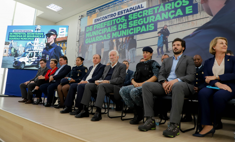 Governador em exercício Darci Piana participa do Encontro Estadual de Prefeitos, Secretários Municipais de Segurança e Guardas Municipais  -