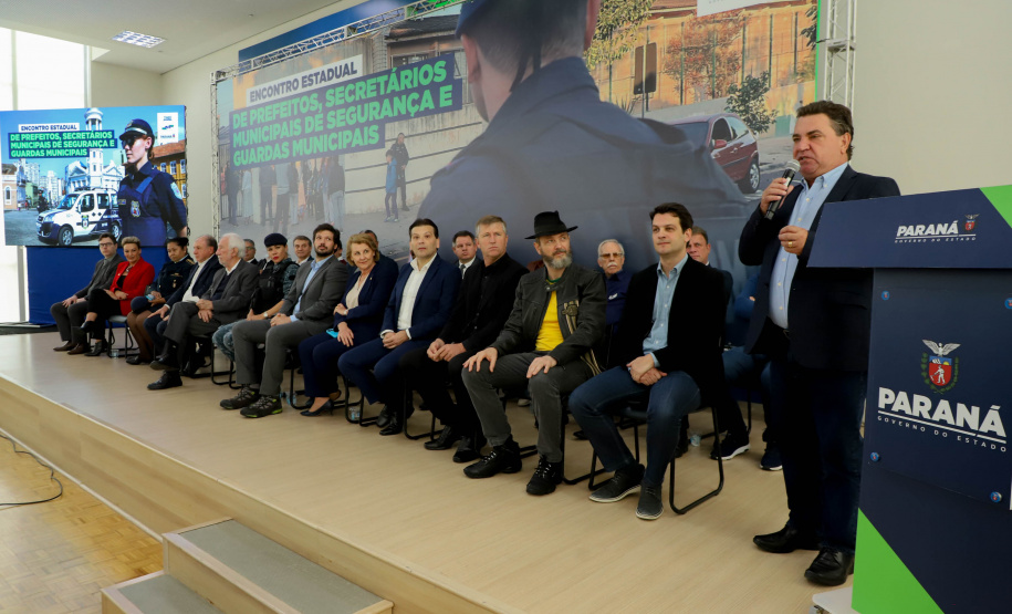 Governador em exercício Darci Piana participa do Encontro Estadual de Prefeitos, Secretários Municipais de Segurança e Guardas Municipais  -