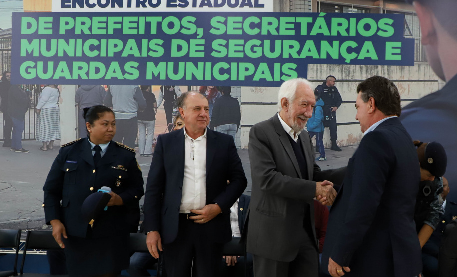 Governador em exercício Darci Piana participa do Encontro Estadual de Prefeitos, Secretários Municipais de Segurança e Guardas Municipais  -